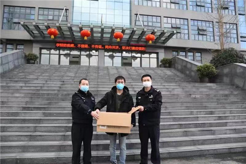 捐赠700只口罩.jpg 捐赠700只口罩.jpg