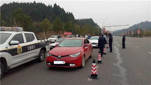 区交通运政、公安交警联合道路执法.jpg