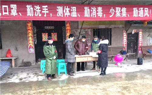 图3为邻水县九龙镇科普员进村入户开展疫情防控知识宣传.jpg 图3为邻水县九龙镇科普员进村入户开展疫情防控知识宣传.jpg