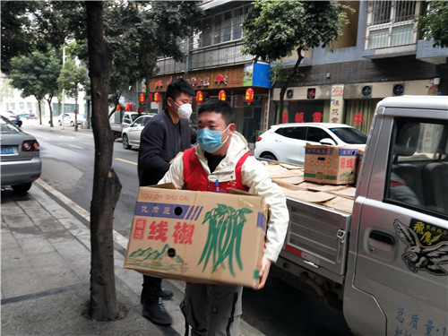 青神县：志愿者匿名捐赠抗疫物资
