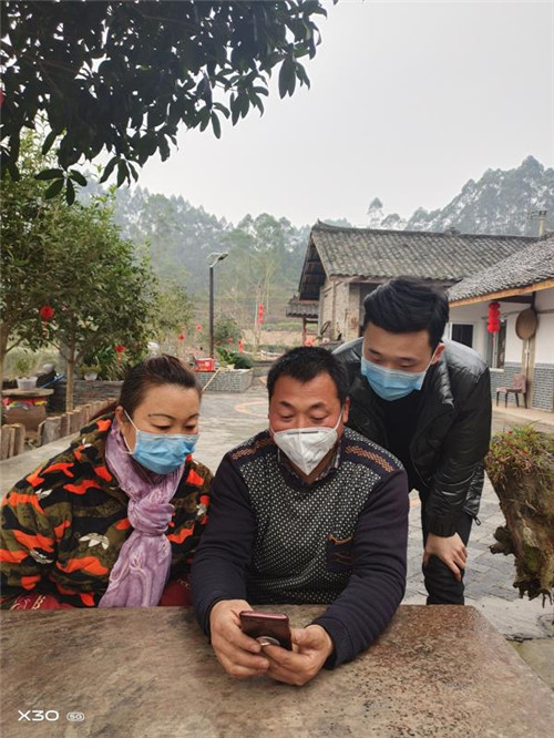 青神县：宝镜社区线上大学开课