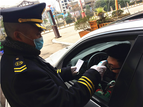 一“证”一出入  丹棱防疫网再拉紧