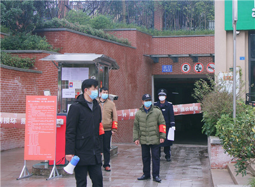 小区门口.jpg