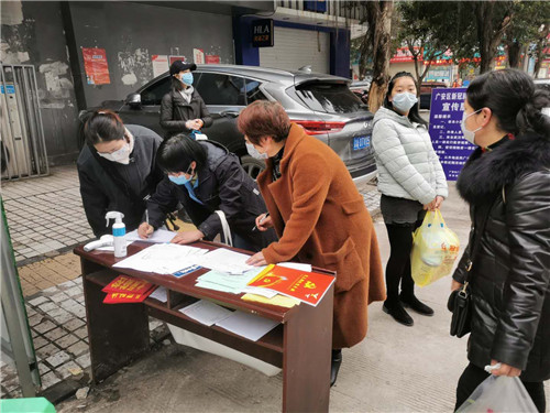 居民出入登记和测体温.jpg