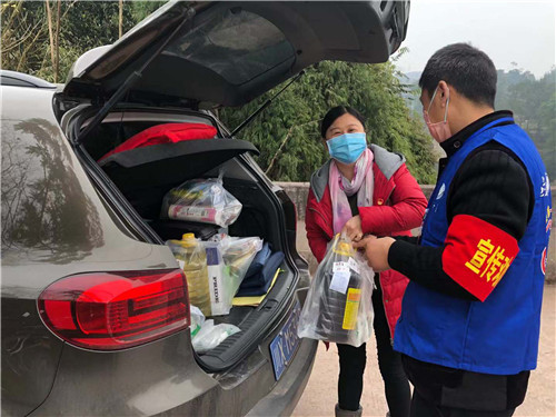 谭丽：甘当村民的“代购员”