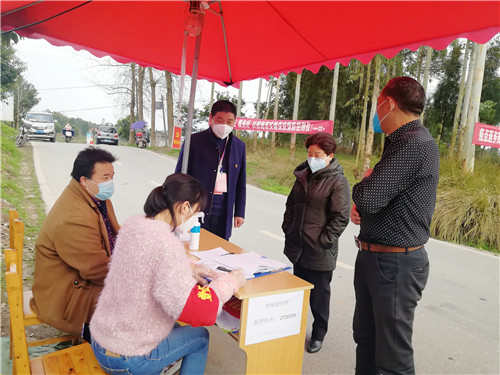 前锋区：暖心服务打通农民工返岗“最后一公里”