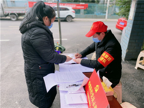 蛇龙社区王勇.jpg
