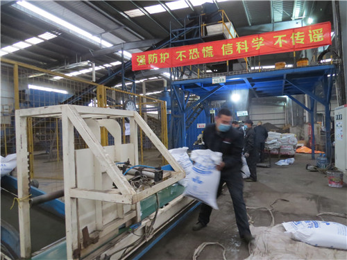 东坡区：果树用肥告急  企业直送解难
