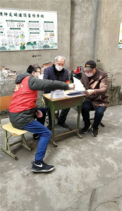 彭山职高：教职工争当志愿者