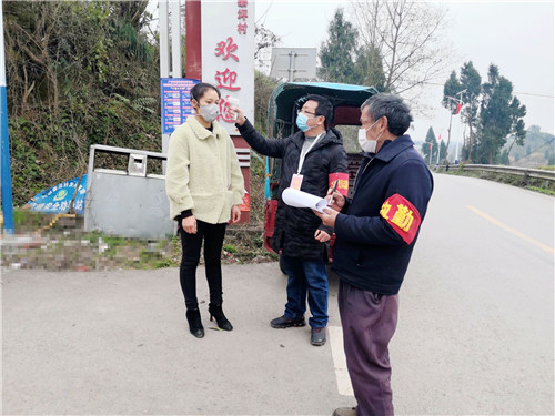 张友权：甘当战疫“守村人”