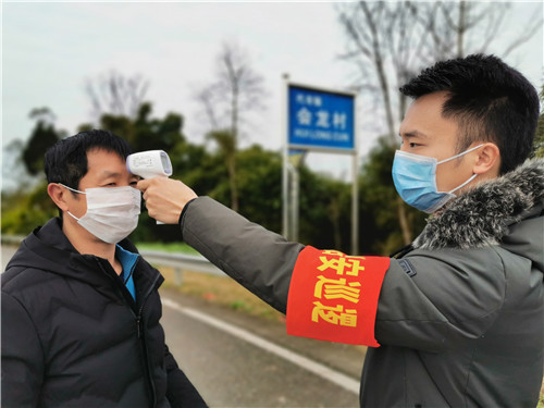 勇挑重担走在前