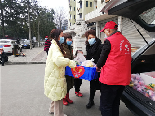 彭山区妇联开展“送关爱到家”活动