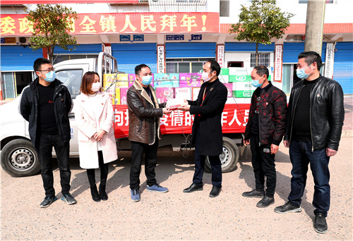 花桥镇5名乡友抱团为家乡捐赠抗疫物资