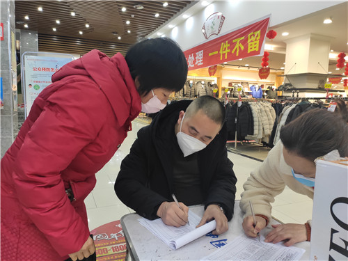 洪雅县：扫码登记助力疫情防控