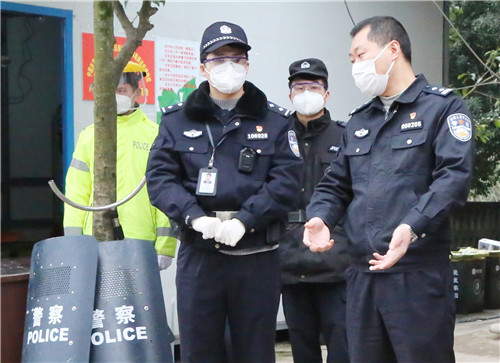 申化军：我是党员领导干部，我打头阵