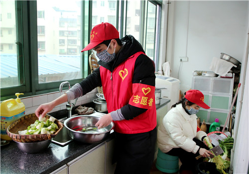 纳溪区：志愿者上门服务暖民心