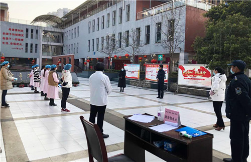召开疫情防控院坝会.jpg