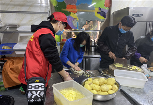 五通桥区：同心合力抗疫情 爱心送餐暖人心