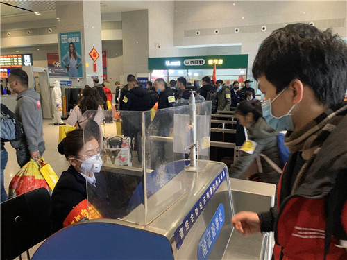仁寿：暖心专列送800名农民工踏上就业路