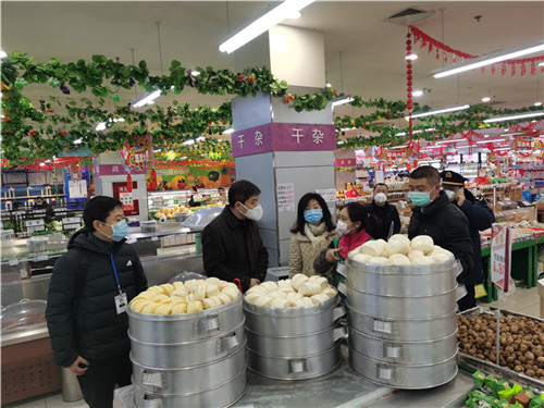 曾淑敏带队检查超市。.jpg 曾淑敏带队检查超市。.jpg