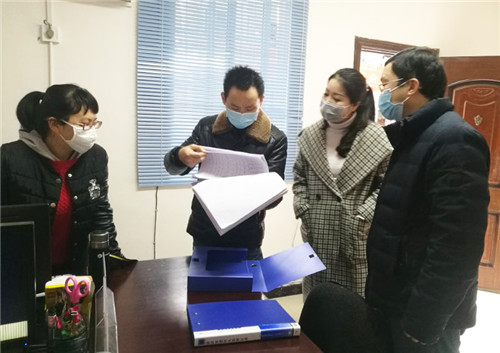 中共武胜县纪委书记一行到飞龙镇调研“三联五有”工作