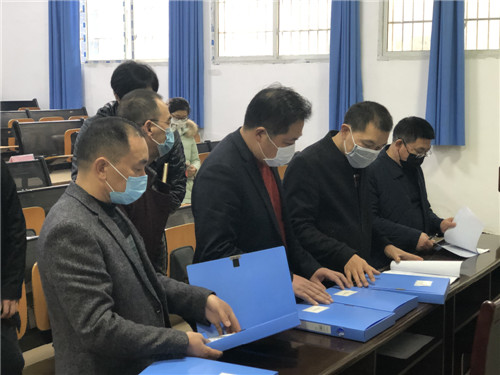 南江县教科体局督导组督导公山镇小学疫情防控