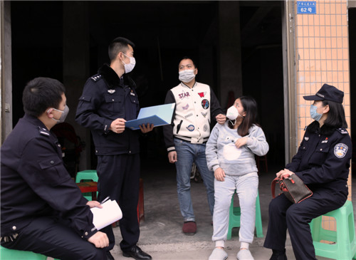民警到社区开展走访宣传.jpg