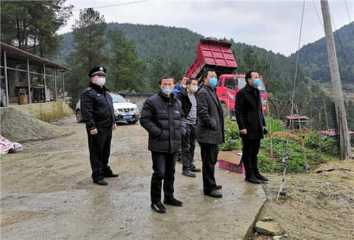 2月1日，广安市林业局局长欧光贵带队到前锋区检查野生动物驯养繁殖场所图二.jpg