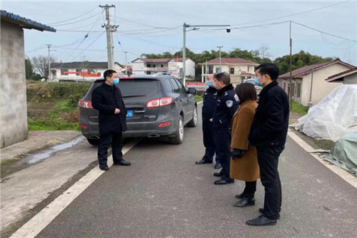 2月4日，广安市森林公安局局长张海峰带队到前锋区检查野生动物驯养繁殖场所图一.jpg
