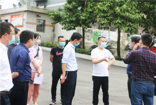广安市政府总督学刘炳南一行到代市初中督导检查疫情防控工作