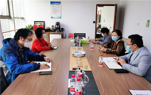 何君一行与重庆市科技局科技合作处处长周艳座谈.jpg 何君一行与重庆市科技局科技合作处处长周艳座谈.jpg