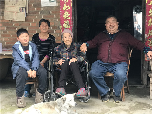 罗春方一家人.jpg