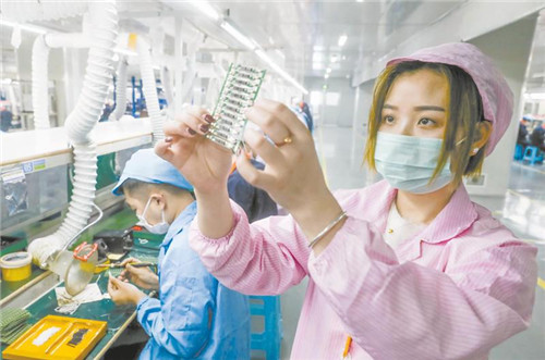 复工复产企业赶制出口产品
