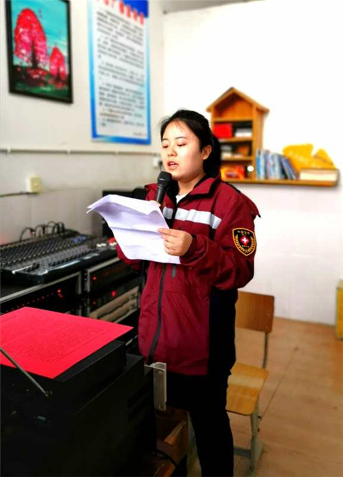 援鄂护士朱莎在给同学们讲抗疫故事.jpg
