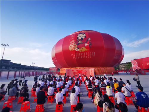 阆中市举办“战疫您最美·阆中补过年”活动