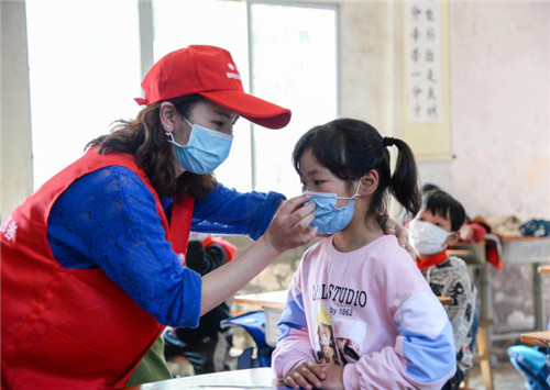 邻水县：关心关爱留守儿童