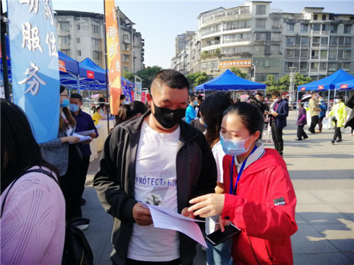青神县：维护农民工合法权益?