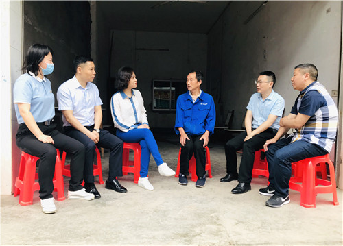 省商务厅赴邻水县走访慰问贫困户