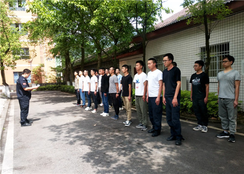 华蓥公安提升新进人员警务实战技能
