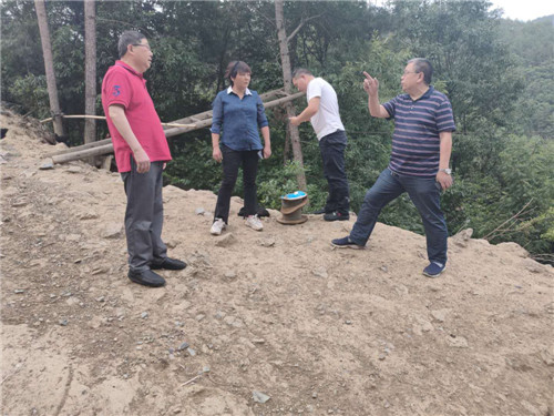 南江县：专家现场会诊挽回农户经济损失