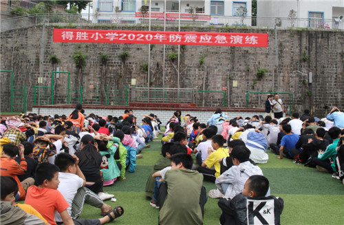 得胜小学防震演练演练2.jpg