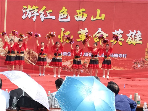 社区活动——游红色西山 忆革命英雄活动.jpg