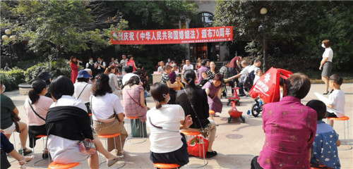 东坡区司法局联合区民政局开展“加强基层治理 送法进小区”法治宣传教育活动