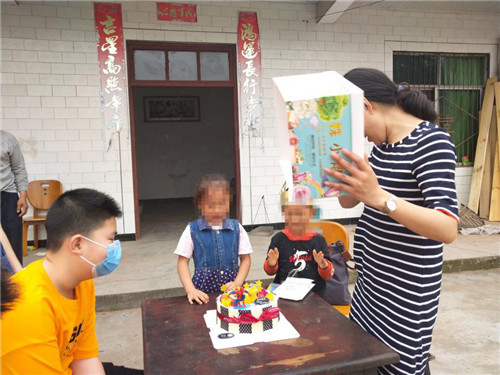 青神县乡村妇儿促进会举办关爱困境儿童行动