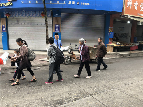 东坡区人民检察院到联系乡镇开展禁毒宣传活动