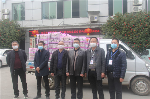 陈波捐赠水果.jpg