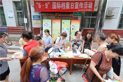 1.宣传活动现场.jpg