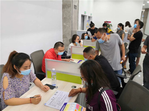就业招聘会现场.jpg