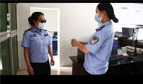 户籍民警罗娅君.jpg