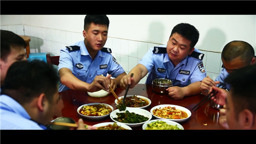 食堂用餐.jpg